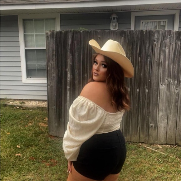 Cream dressy top - Picture 2 of 2